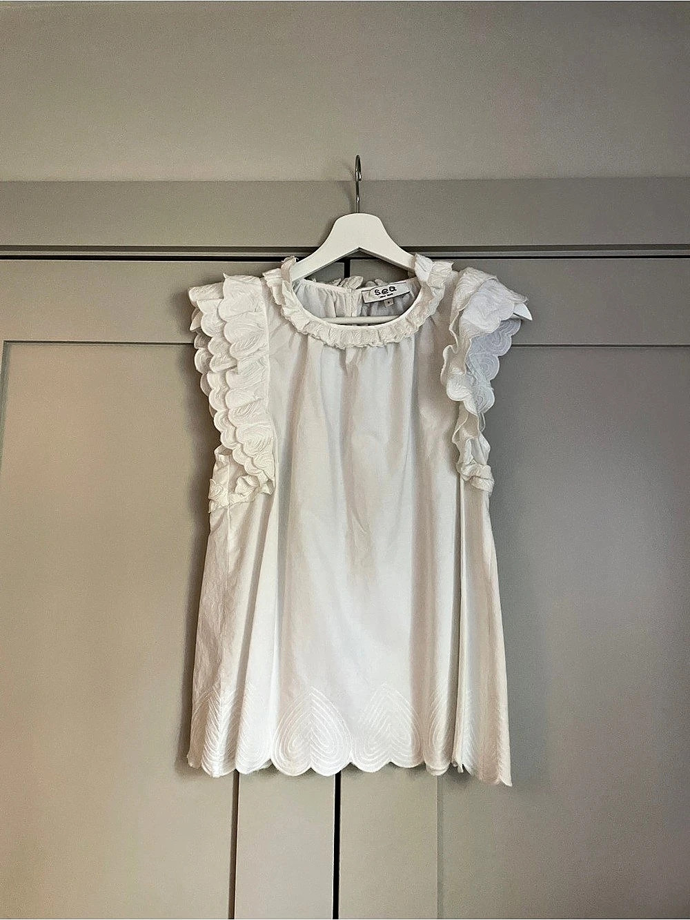 Sandro White Scalloped Sleeve Blouse Size 8 Like New